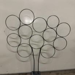 Jernskulptur træ med cirkler